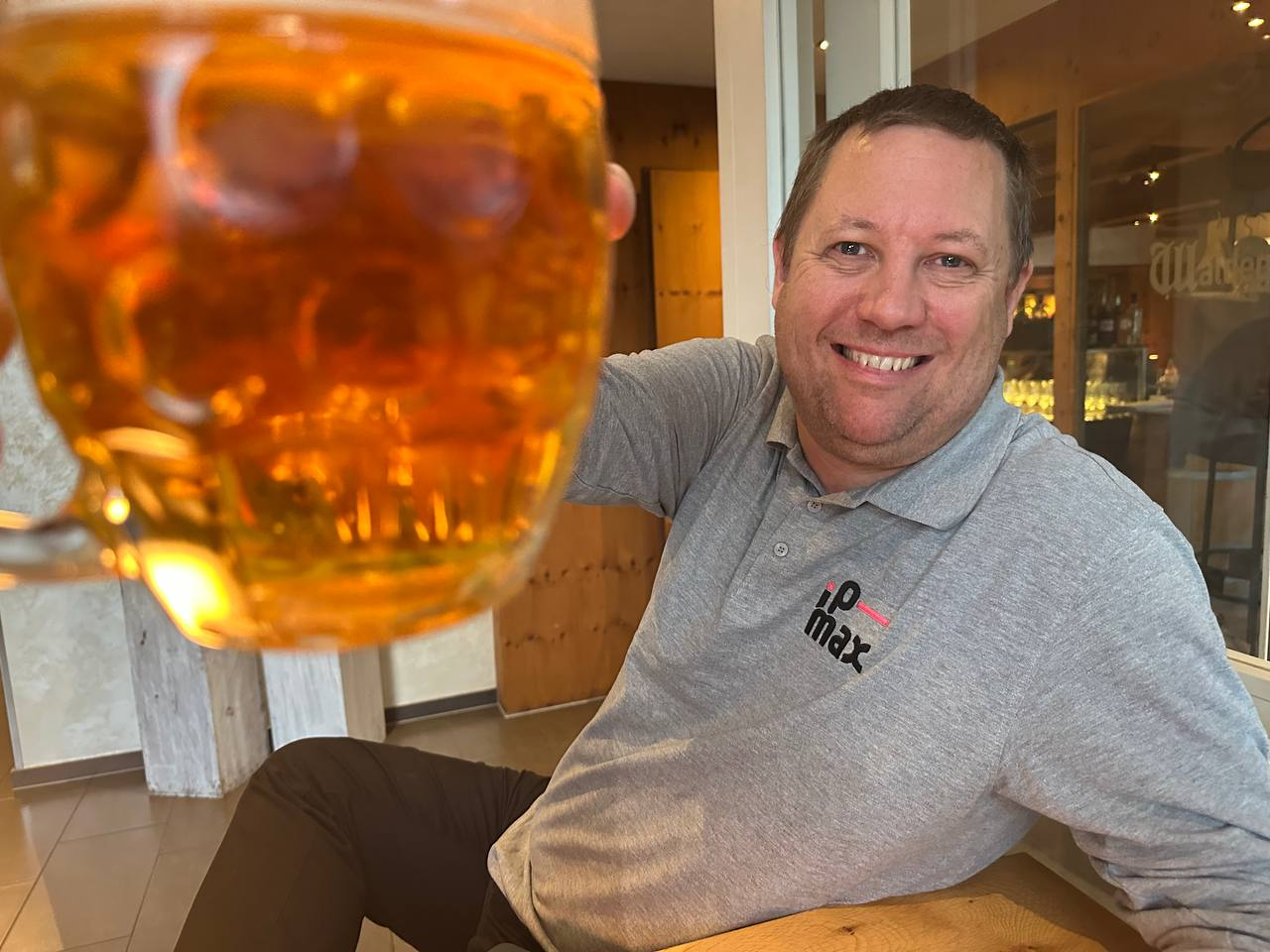 /pim/sabbatical.ipng.nl/media/commit/5b45bc454132f28b57b535a8266579945404f86b/static/img/fullsize/2024-09-19/cheers.png